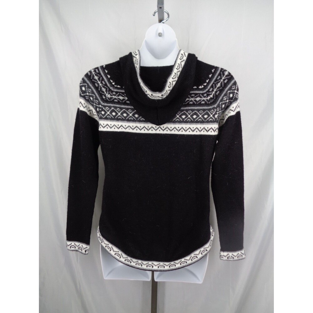 Elegant Black and White Patterned Hooded Sweater - Picture 4 of 16